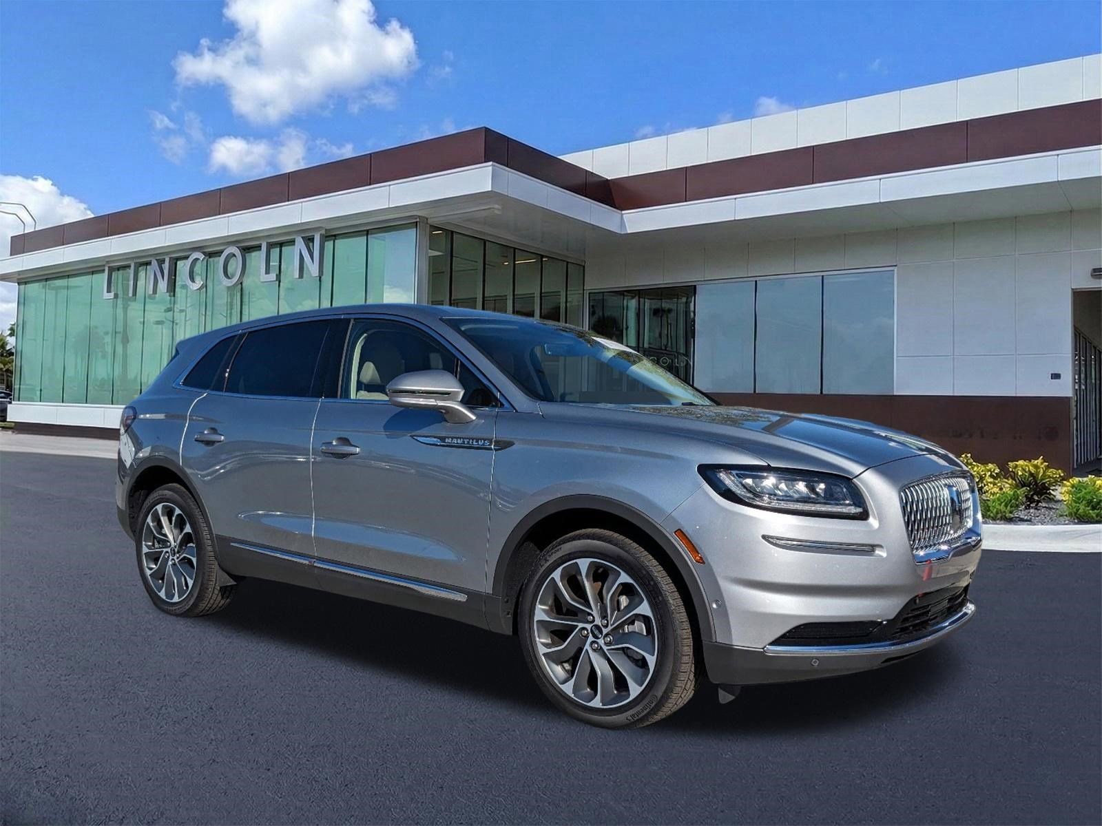 Certified 2023 Lincoln Nautilus Reserve w/ Equipment Group 201A image 3