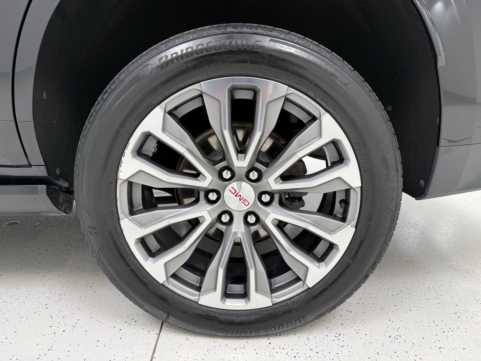 Used 2021 GMC Yukon Denali w/ Denali Premium Package image 10