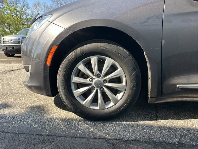 Used 2018 Chrysler Pacifica Touring-L Plus image 10