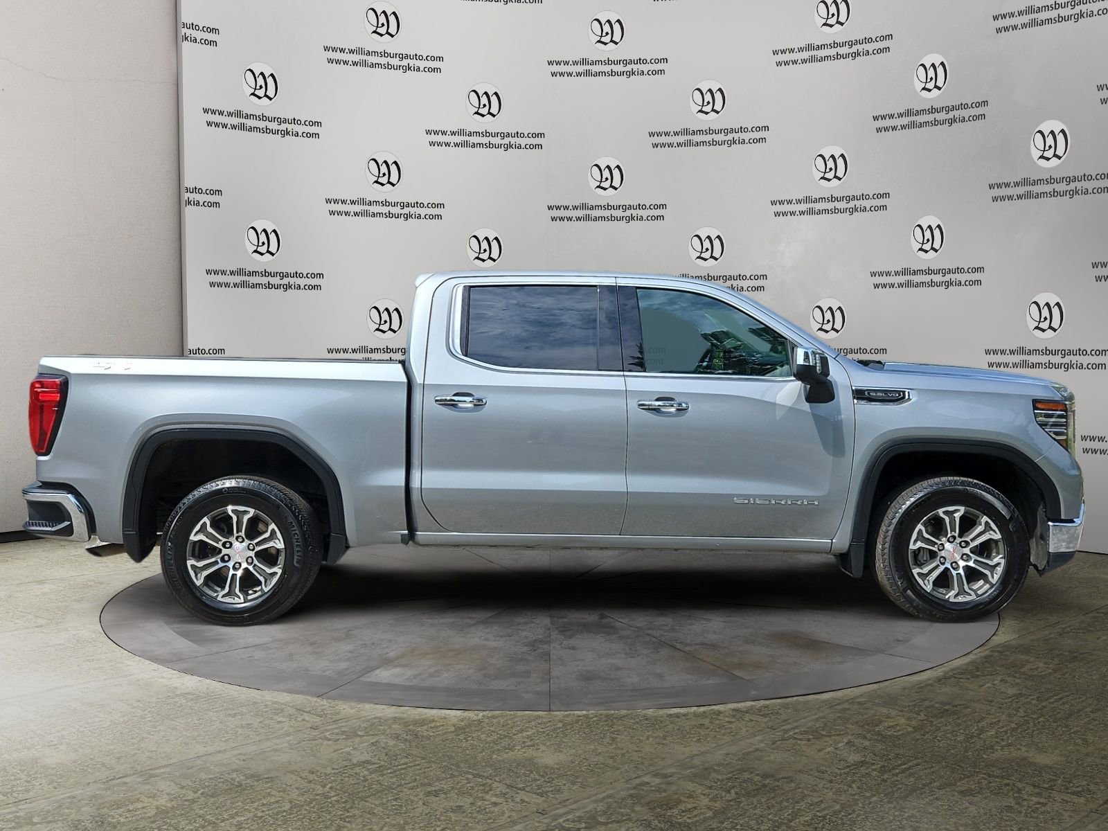 Used 2025 GMC Sierra 1500 SLT image 6