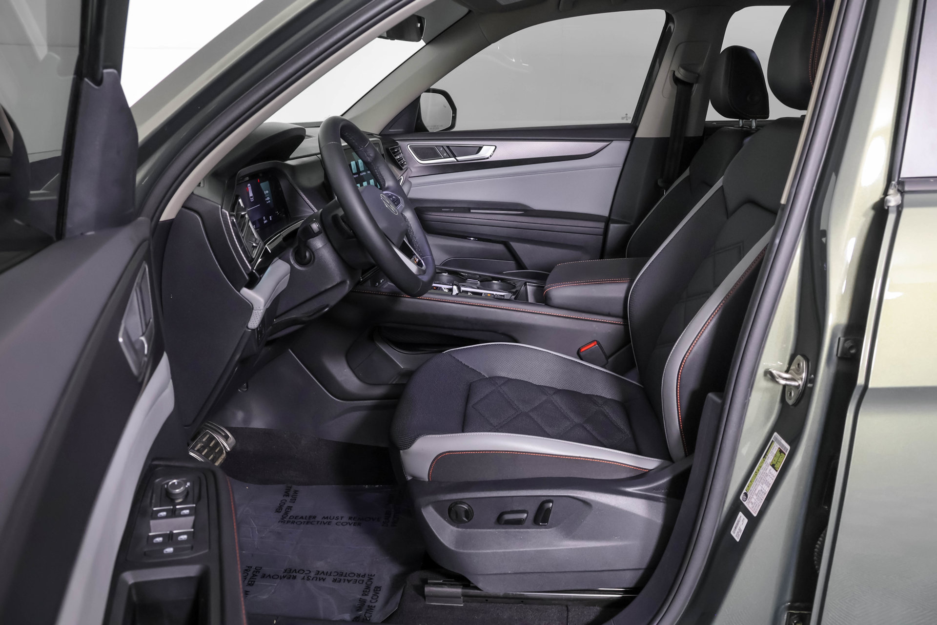 Used 2024 Volkswagen Atlas Peak Edition SE AWD/4WD image 6