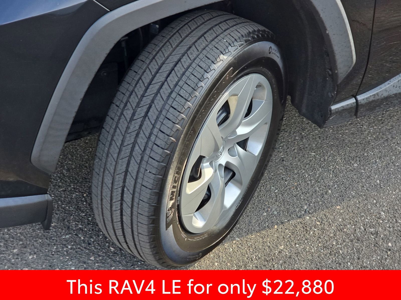 Used 2022 Toyota RAV4 LE image 37