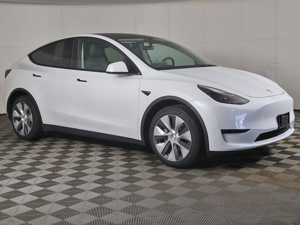 Used 2023 Tesla Model Y Long Range AWD/4WD image 2