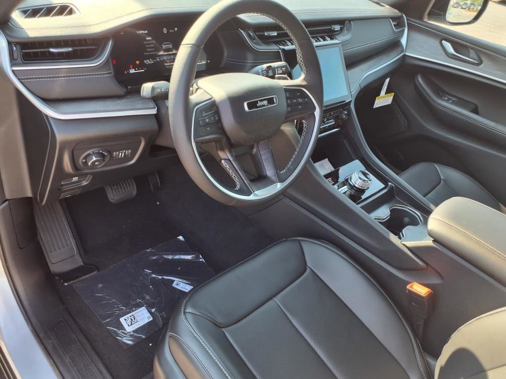 New 2025 Jeep Grand Cherokee L Limited w/ Luxury Tech Group II image 4