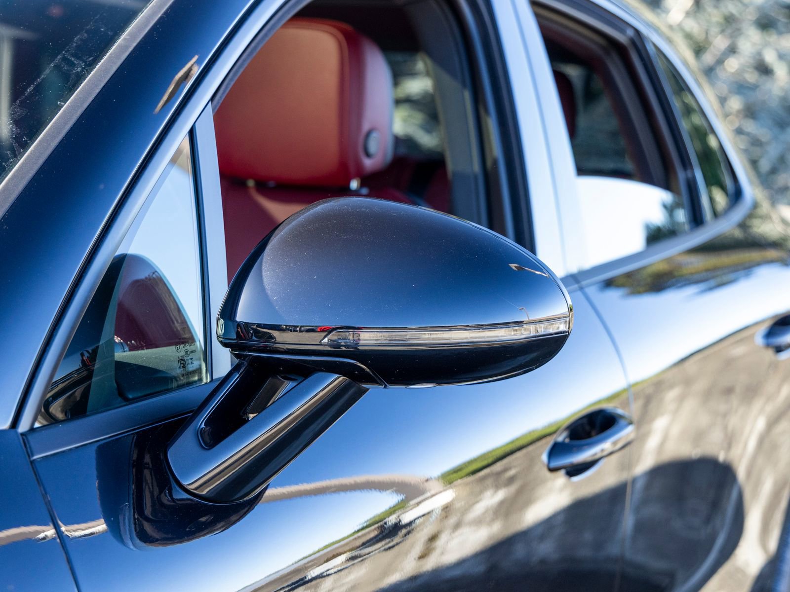 Certified 2025 Porsche Macan image 18