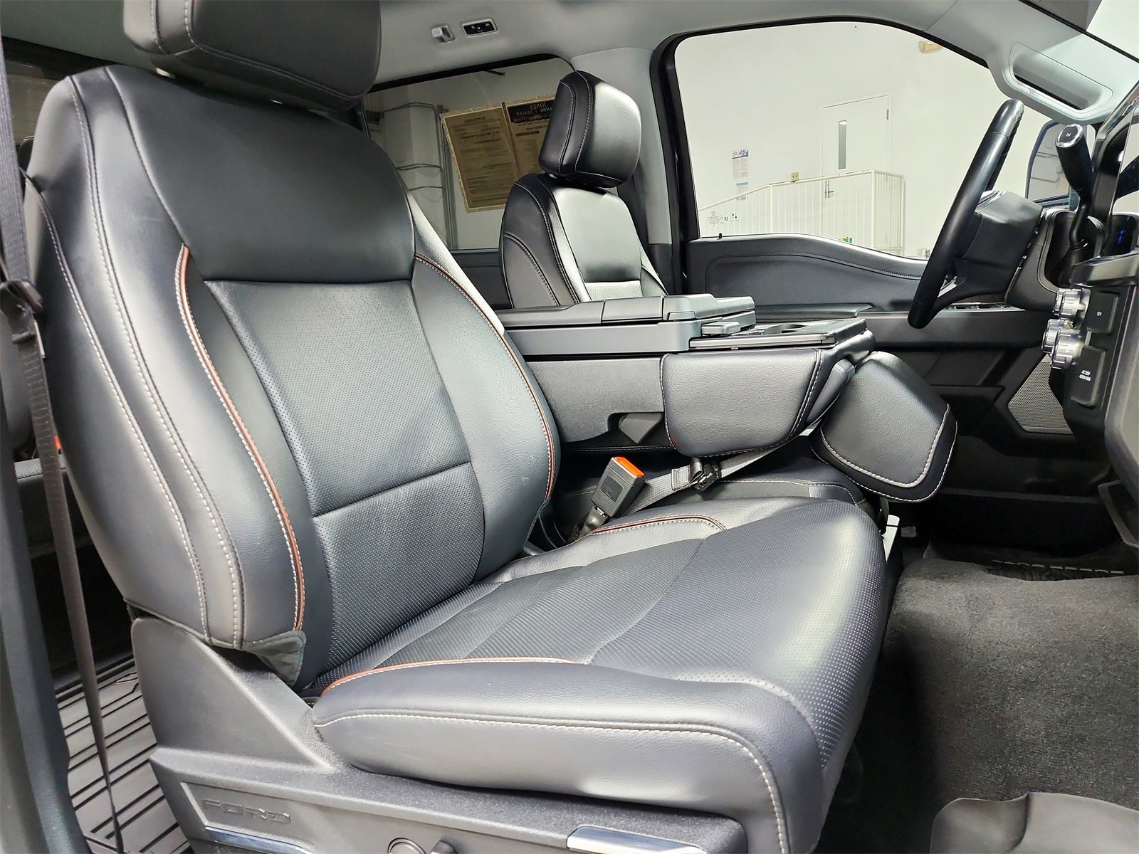 Used 2024 Ford F250 Lariat w/ Chrome Package image 44