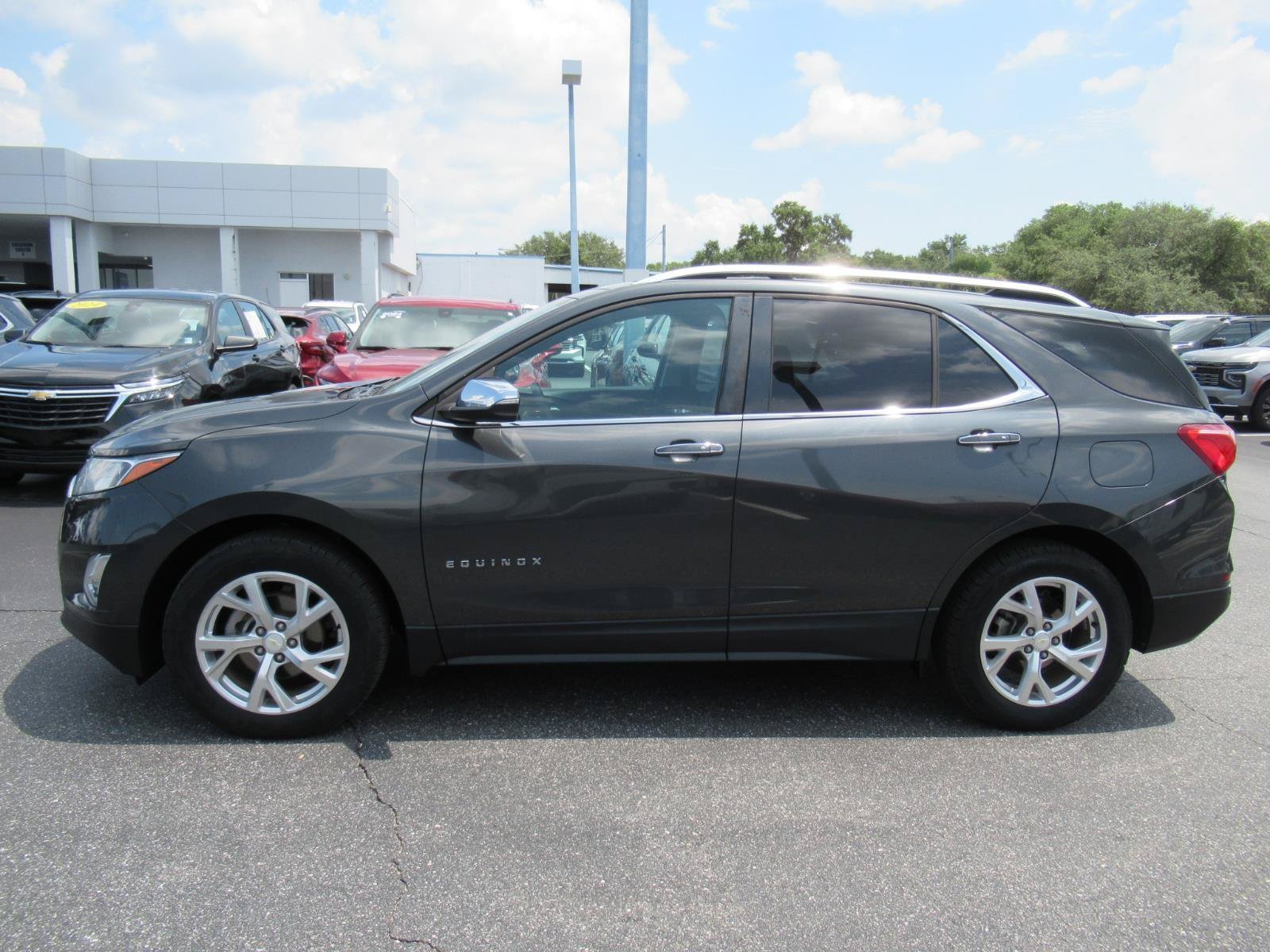 Certified 2018 Chevrolet Equinox Premier FWD image 2