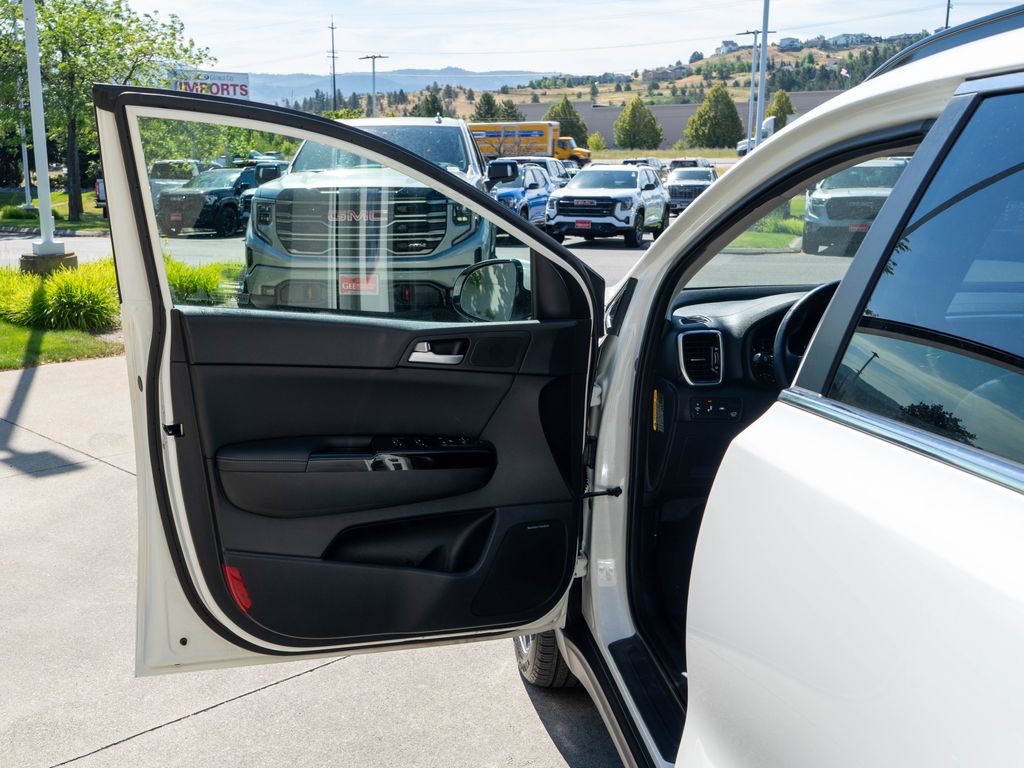 Used 2020 Kia Sportage EX w/ Option Group 15 AWD/4WD image 16