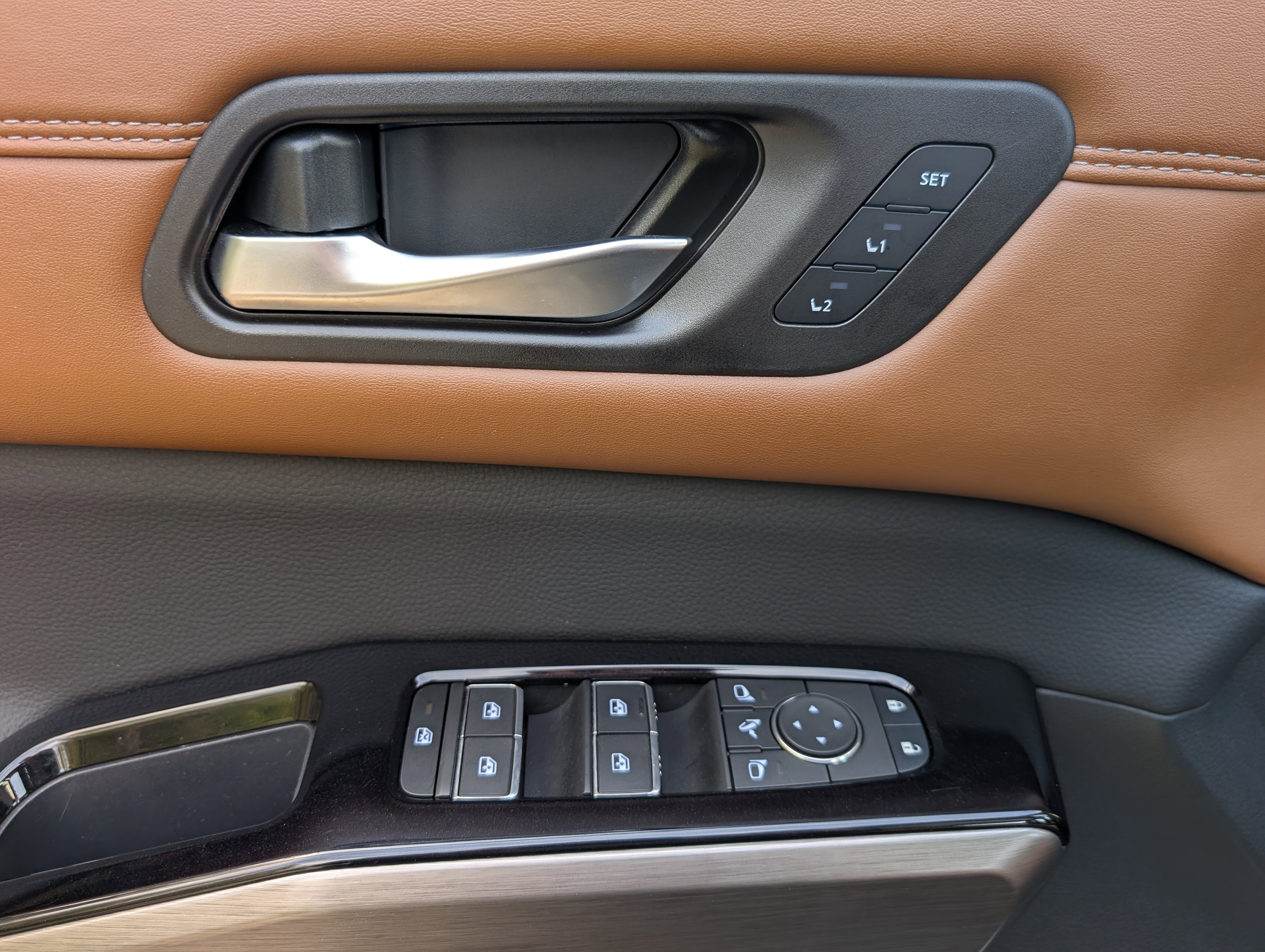 Used 2024 Nissan Pathfinder Platinum w/ Cargo Package image 16