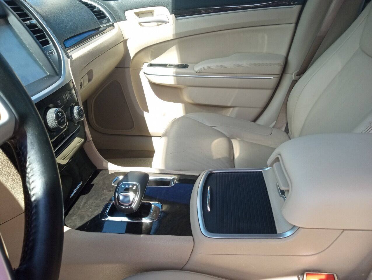 Used 2013 Chrysler 300 RWD image 14