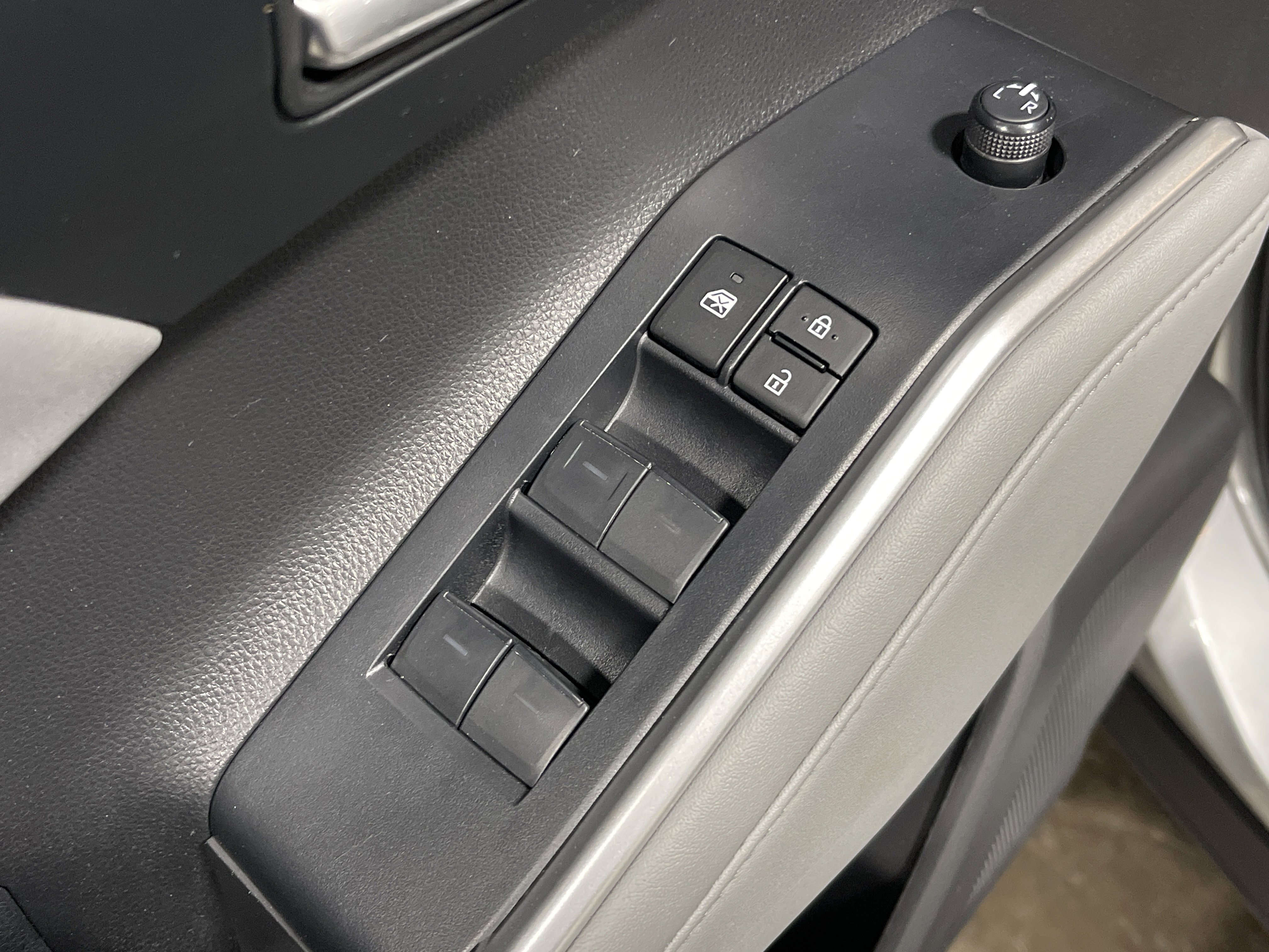 Used 2023 Toyota Highlander XLE image 8