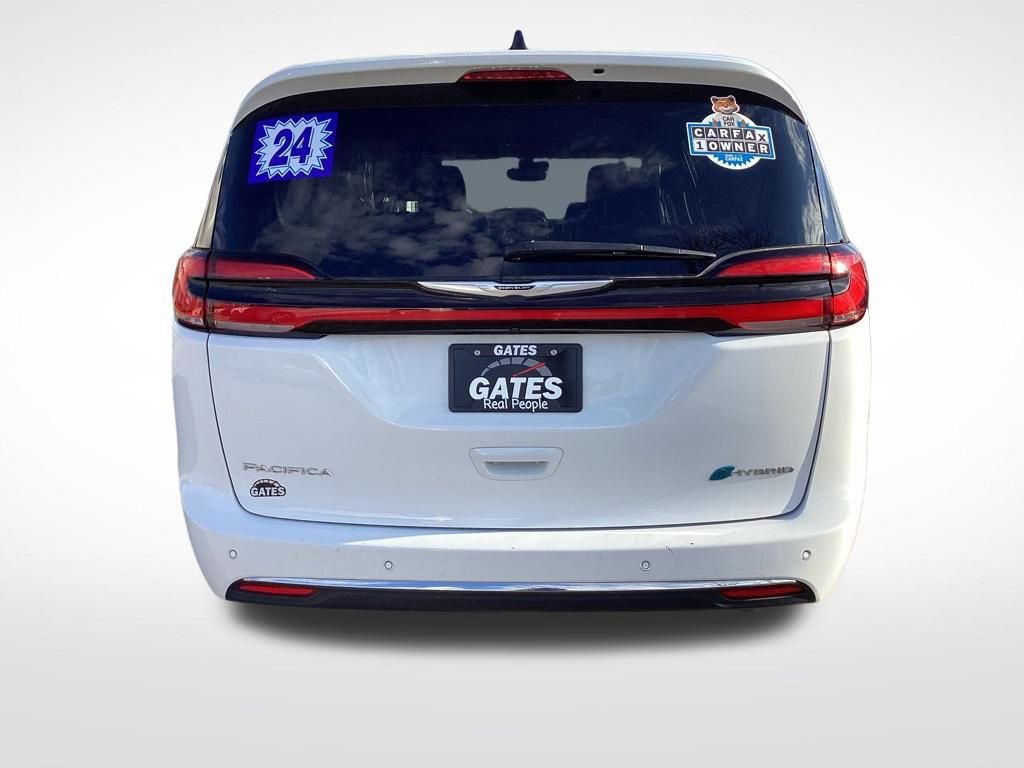 Used 2024 Chrysler Pacifica Select image 10
