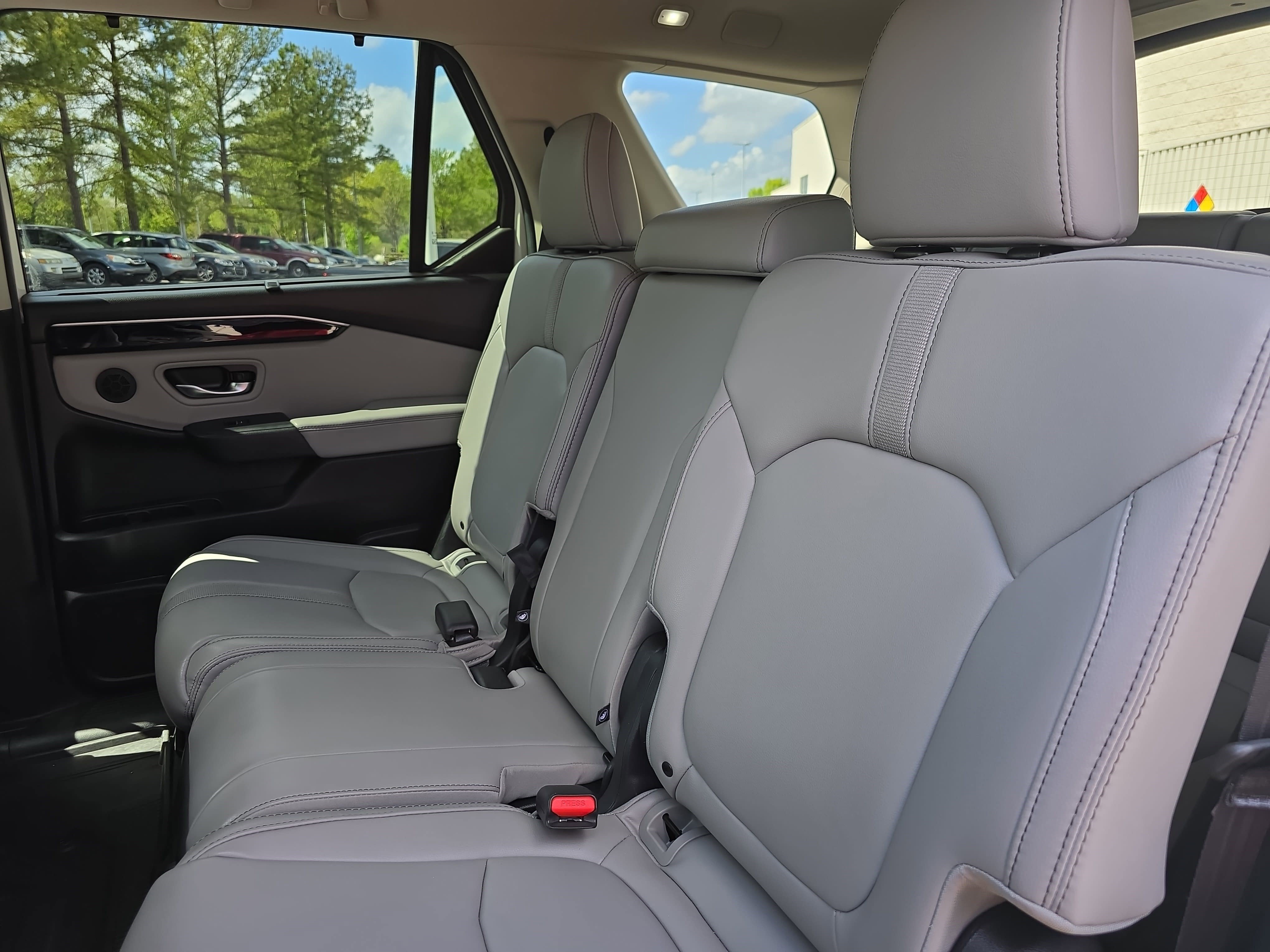 Used 2025 Honda Pilot Touring image 16