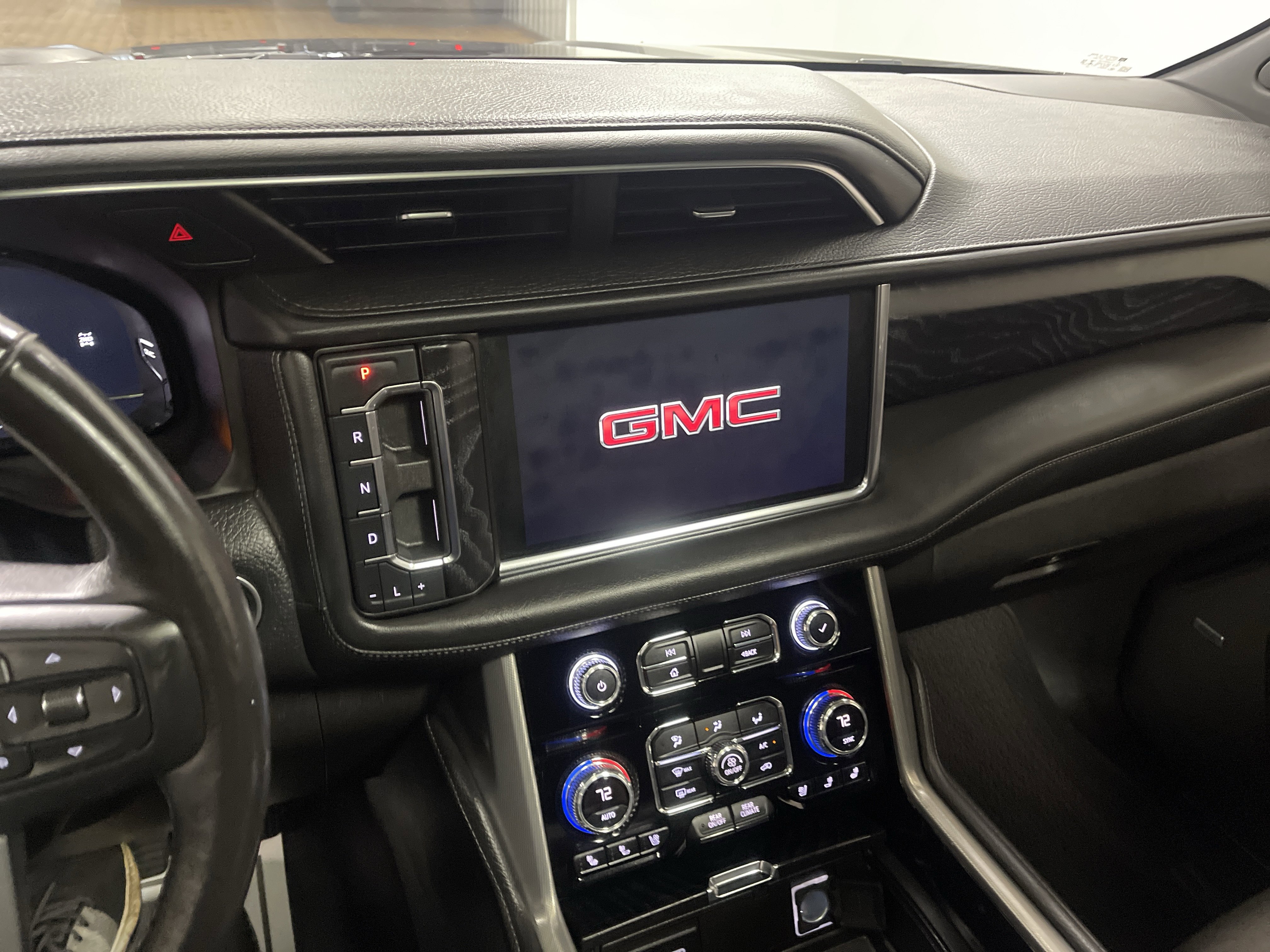 Used 2022 GMC Yukon Denali w/ Denali Premium Package AWD/4WD image 30