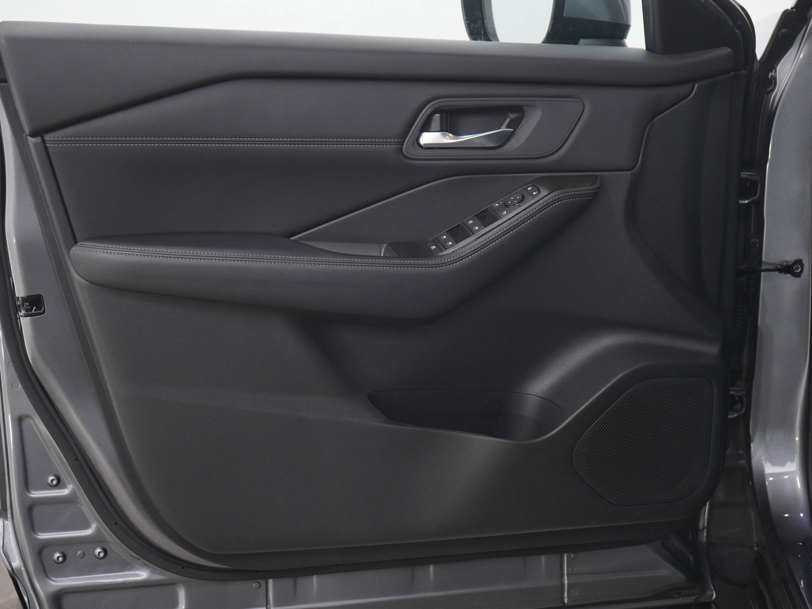 Used 2024 Nissan Rogue SV w/ SV Premium Package image 21