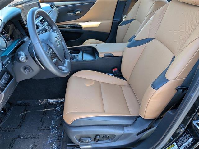 Used 2024 Lexus ES 300h w/ Premium Package FWD image 17