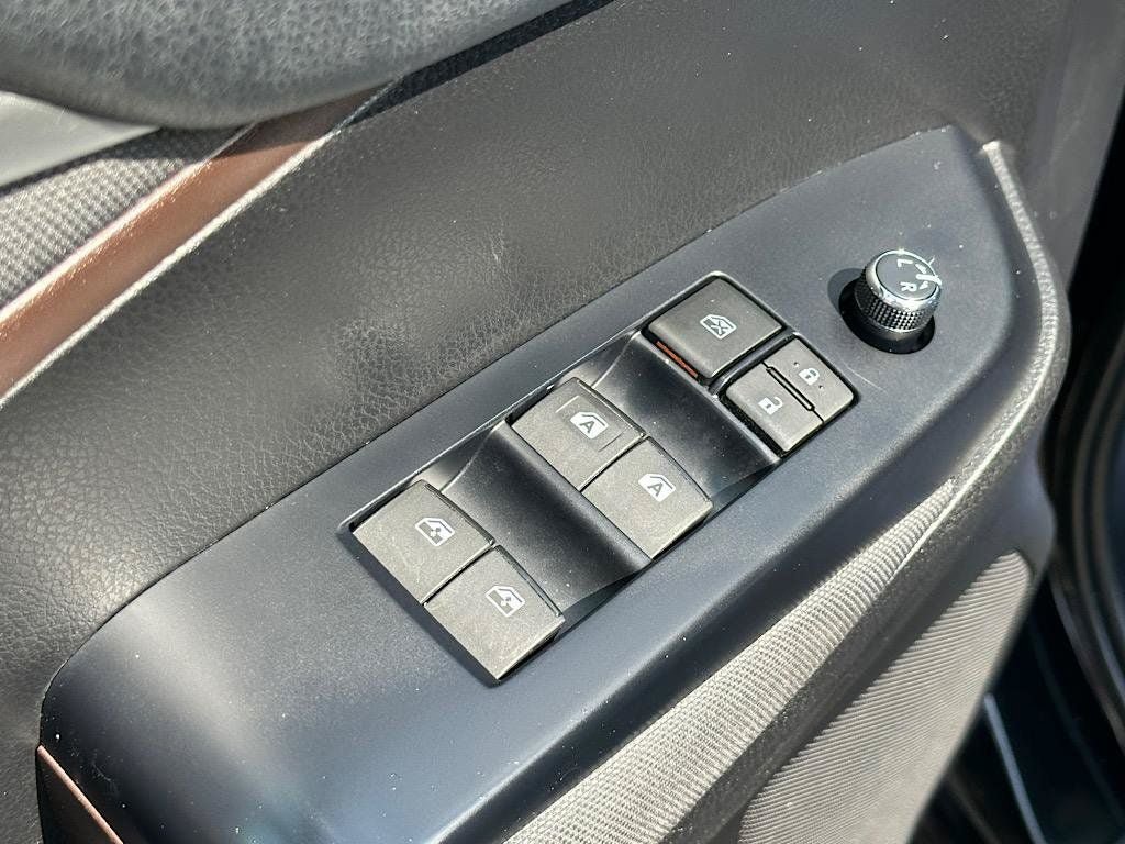 Used 2019 Toyota Highlander LE AWD/4WD image 15
