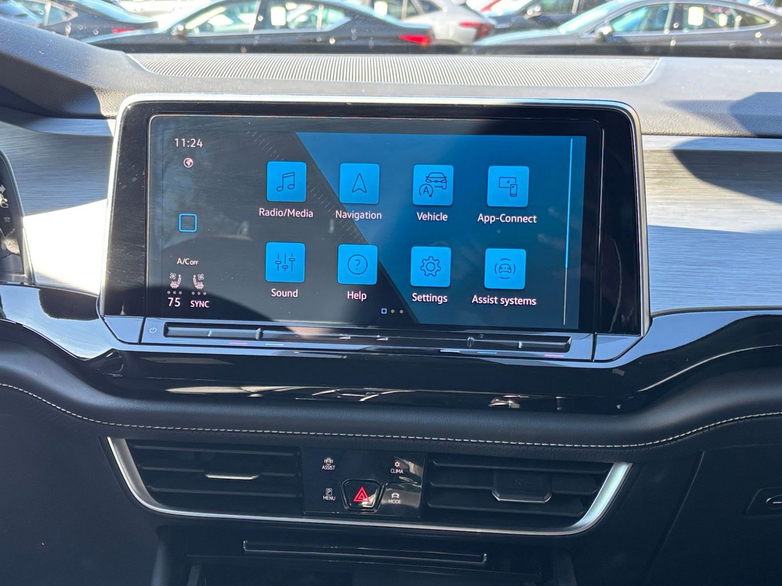 Used 2025 Volkswagen Atlas Cross Sport SE image 17