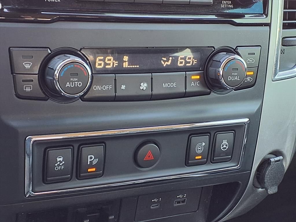 Used 2020 Nissan Titan SL w/ Moonroof Package image 13