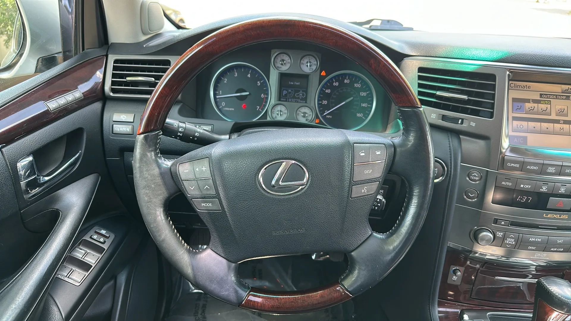 Used 2011 Lexus LX 570 4WD w/ Luxury Pkg image 31