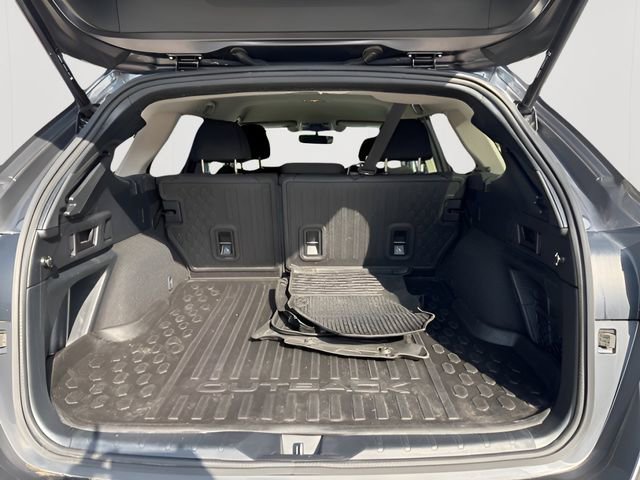 Used 2021 Subaru Outback Premium image 11