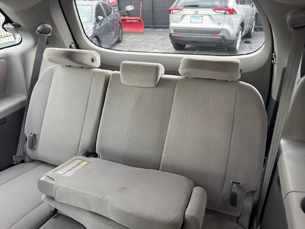 Certified 2020 Toyota Sienna LE FWD image 29