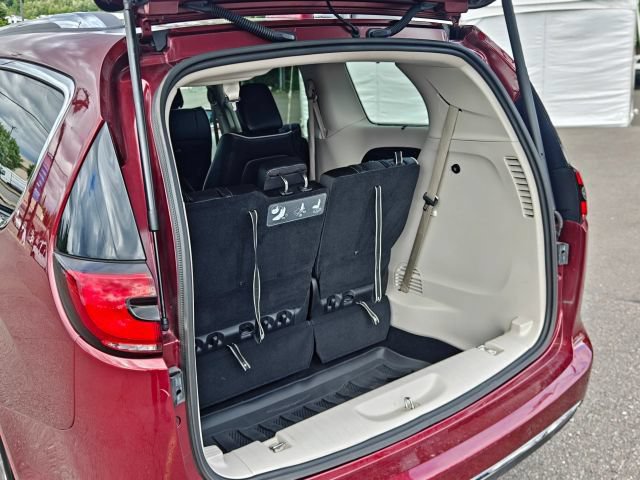 Used 2021 Chrysler Pacifica Limited FWD image 60