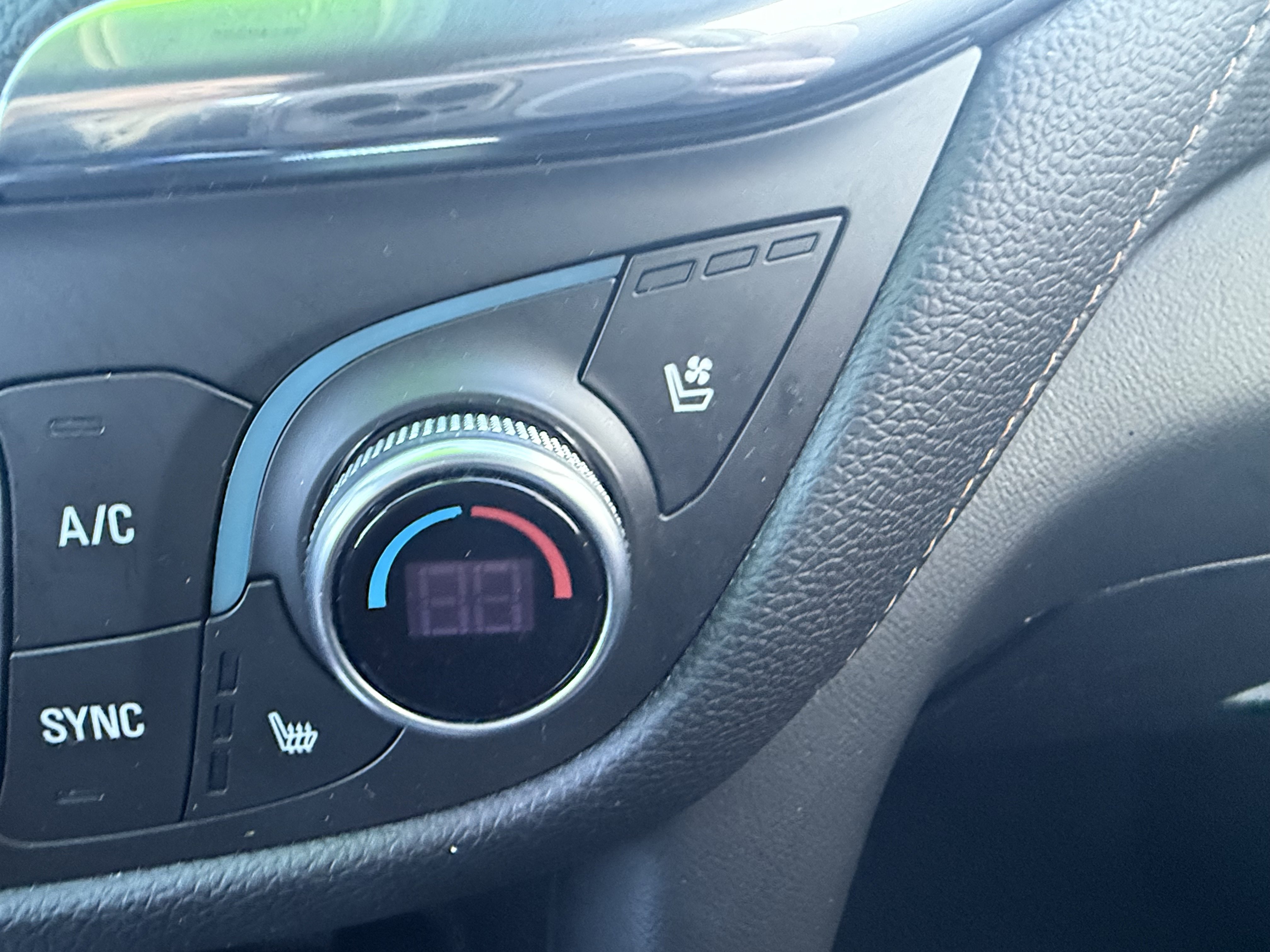 Used 2018 Chevrolet Equinox Premier image 23