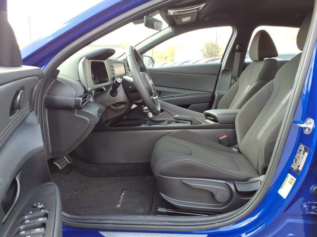 New 2025 Hyundai Elantra Sport FWD image 14