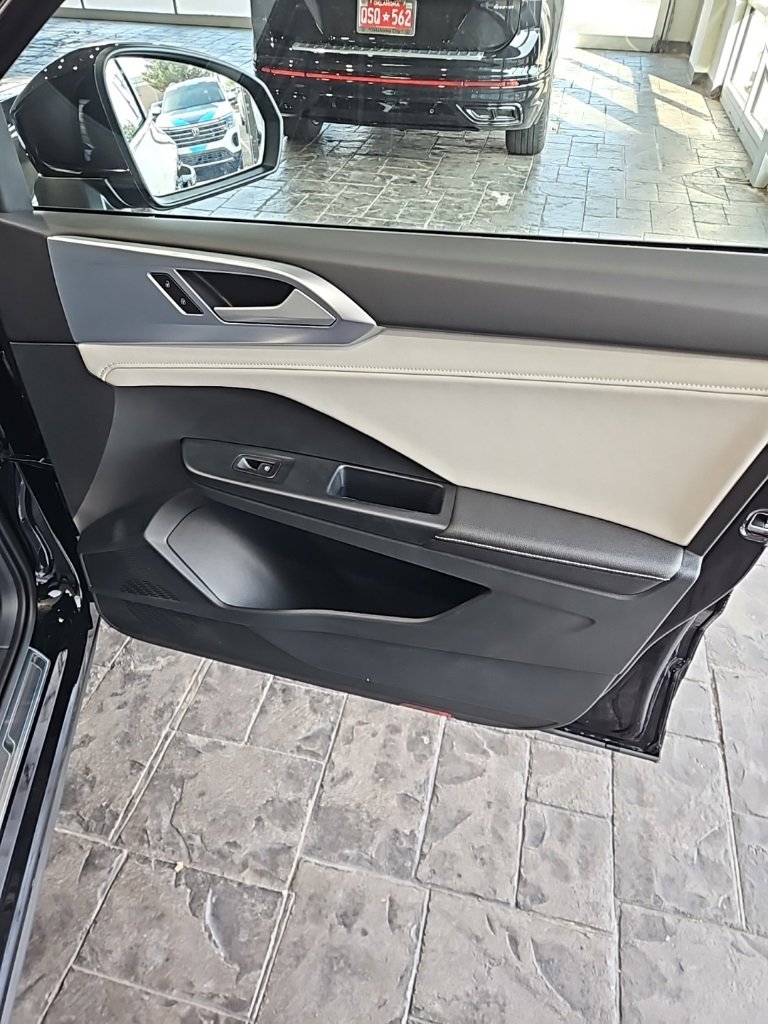 New 2026 Volkswagen Taos SE image 11