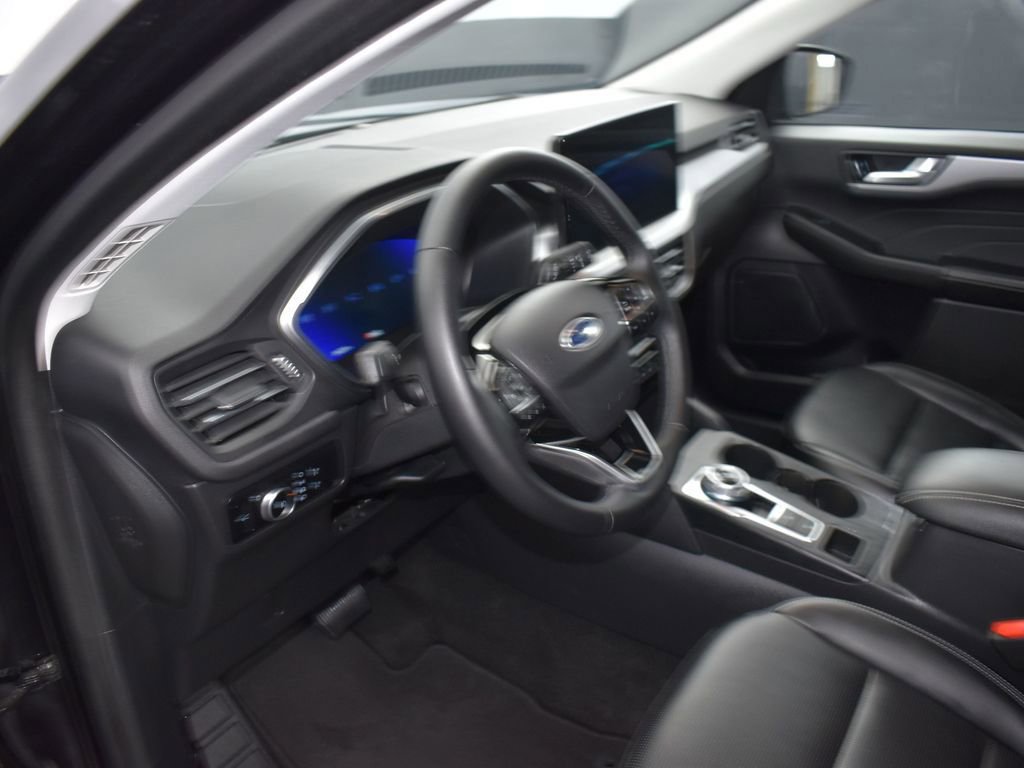 Used 2024 Ford Escape Platinum image 9