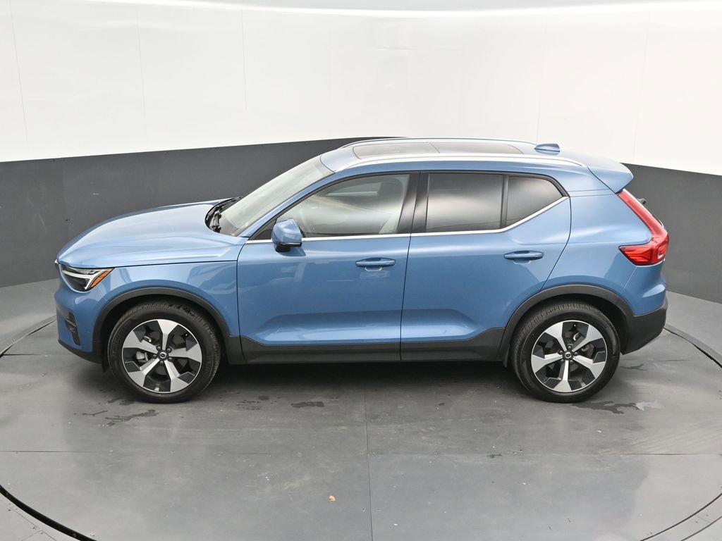 Certified 2024 Volvo XC40 B5 Plus image 24