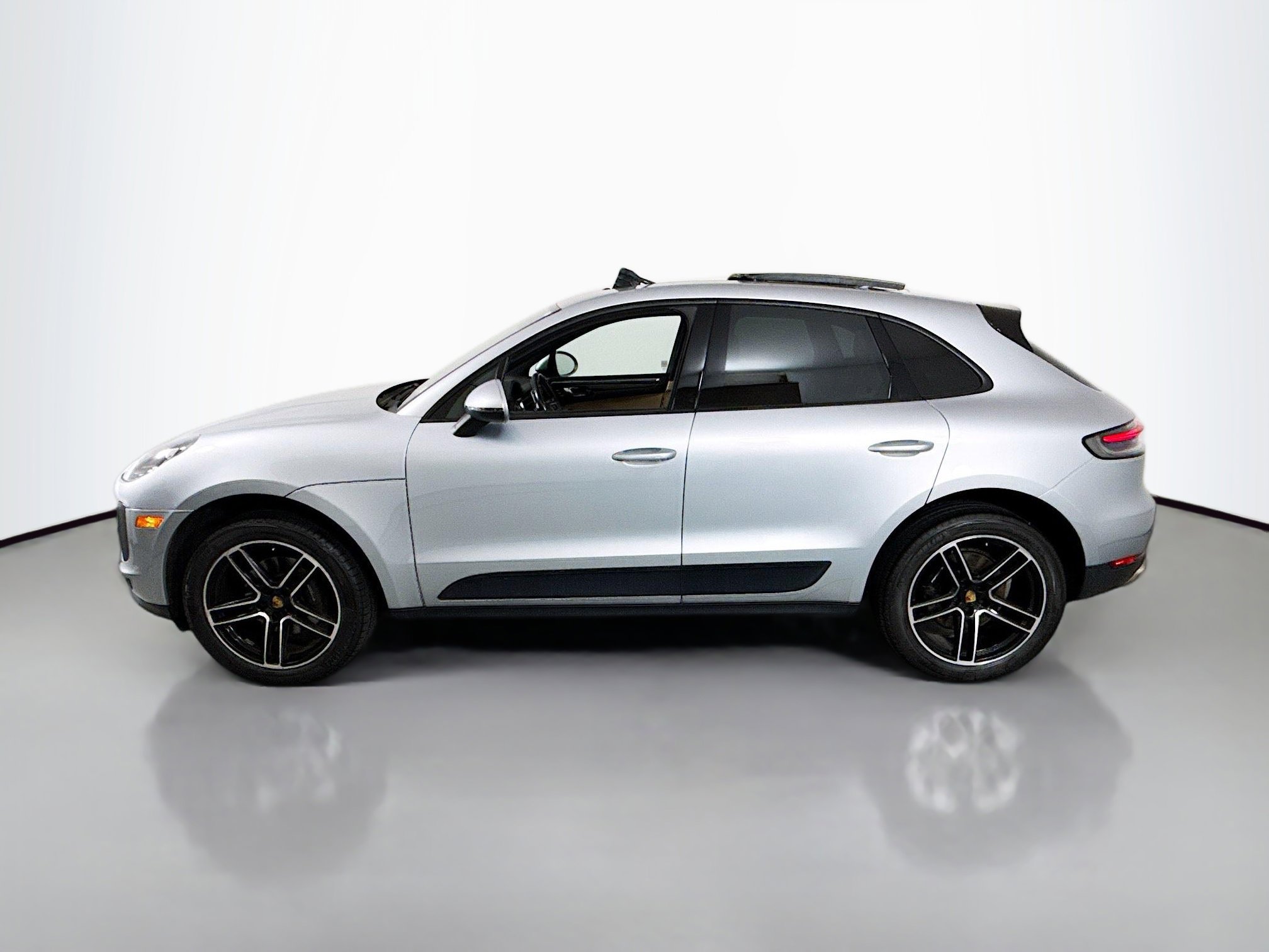 Used 2020 Porsche Macan Base image 4