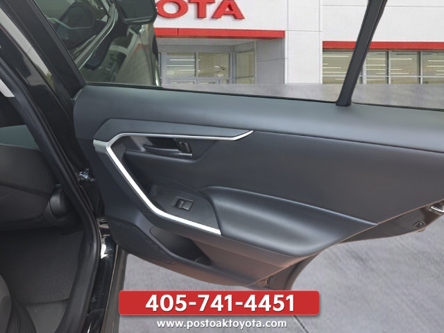Used 2021 Toyota RAV4 LE AWD/4WD image 32