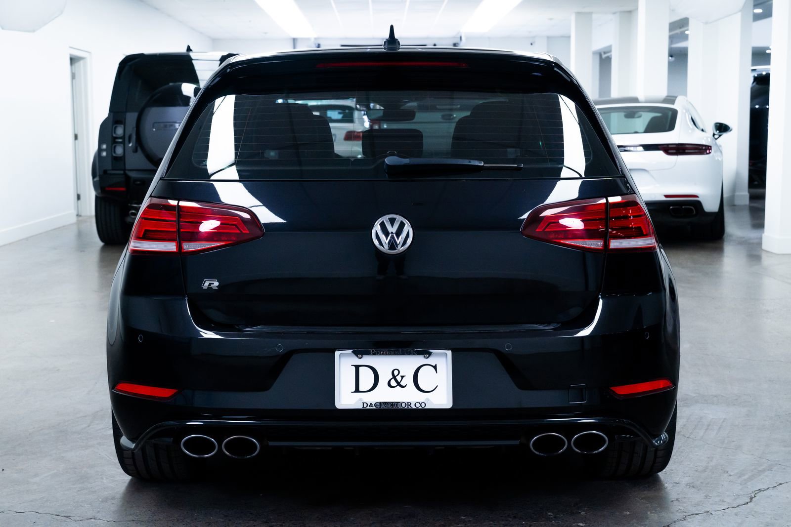 Used 2019 Volkswagen Golf R 4-Door image 4