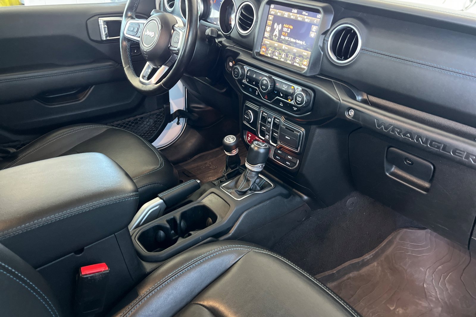 Used 2022 Jeep Wrangler Unlimited Rubicon 4xe w/ Steel Bumper Group image 16