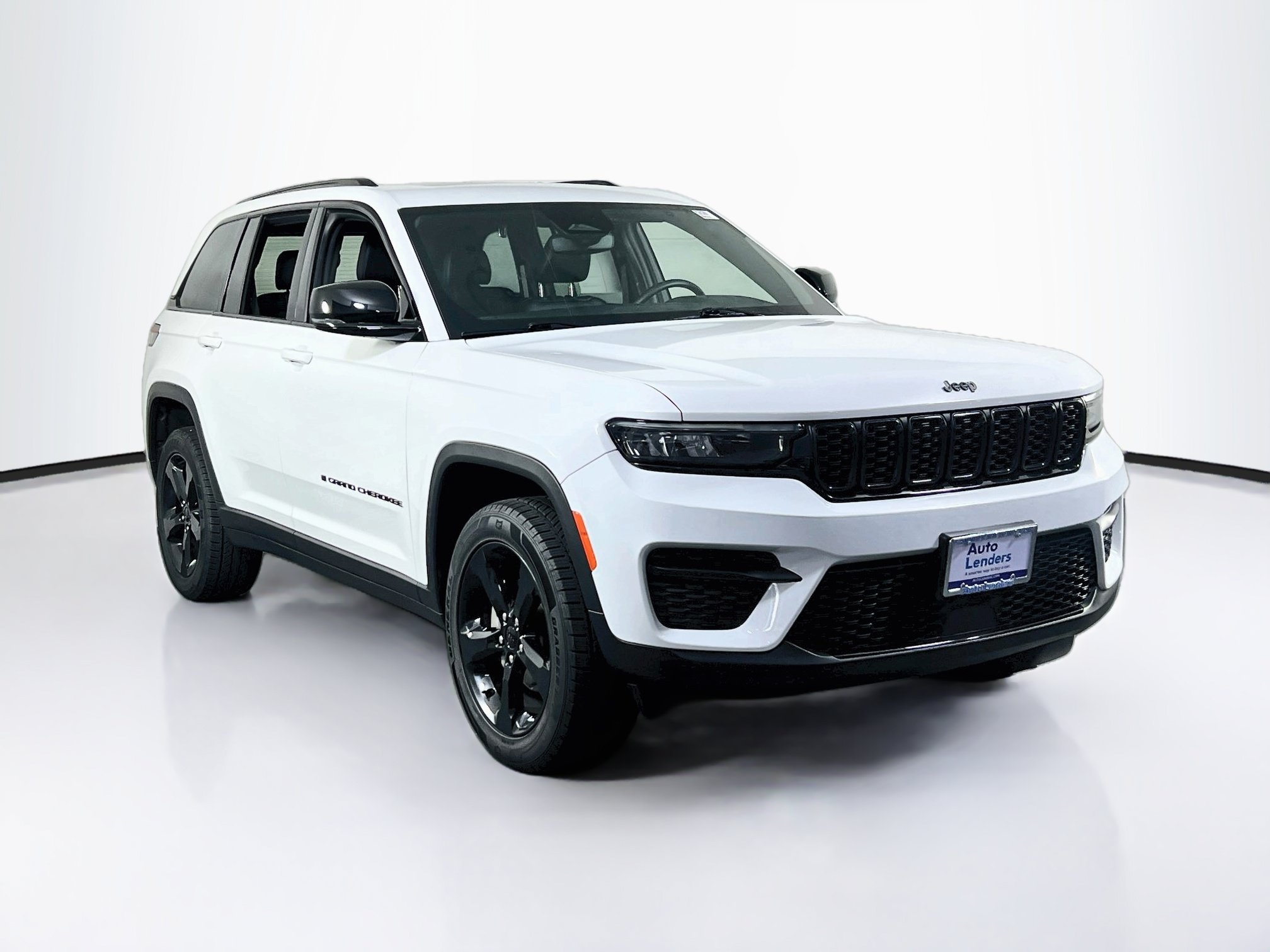 Used 2023 Jeep Grand Cherokee Altitude AWD/4WD image 3