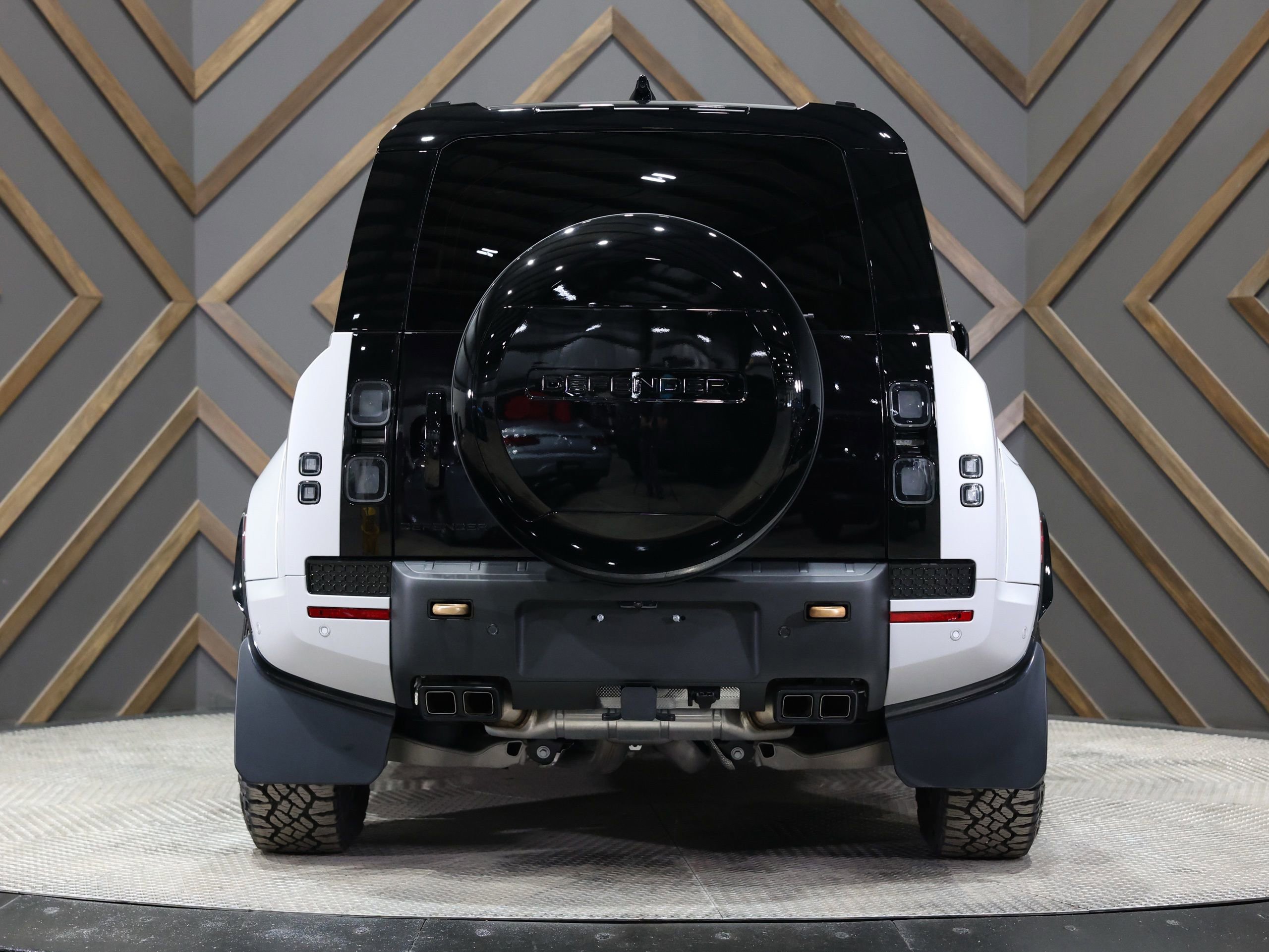 Used 2026 Land Rover Defender 110 image 15