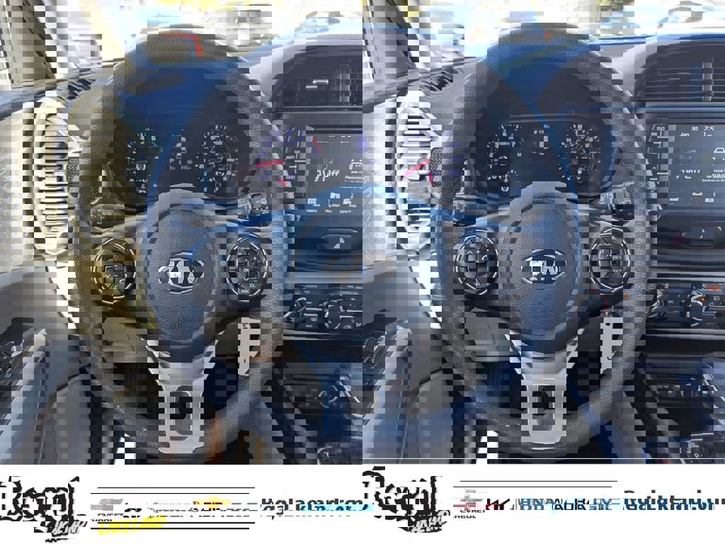 Used 2020 Kia Soul LX image 11