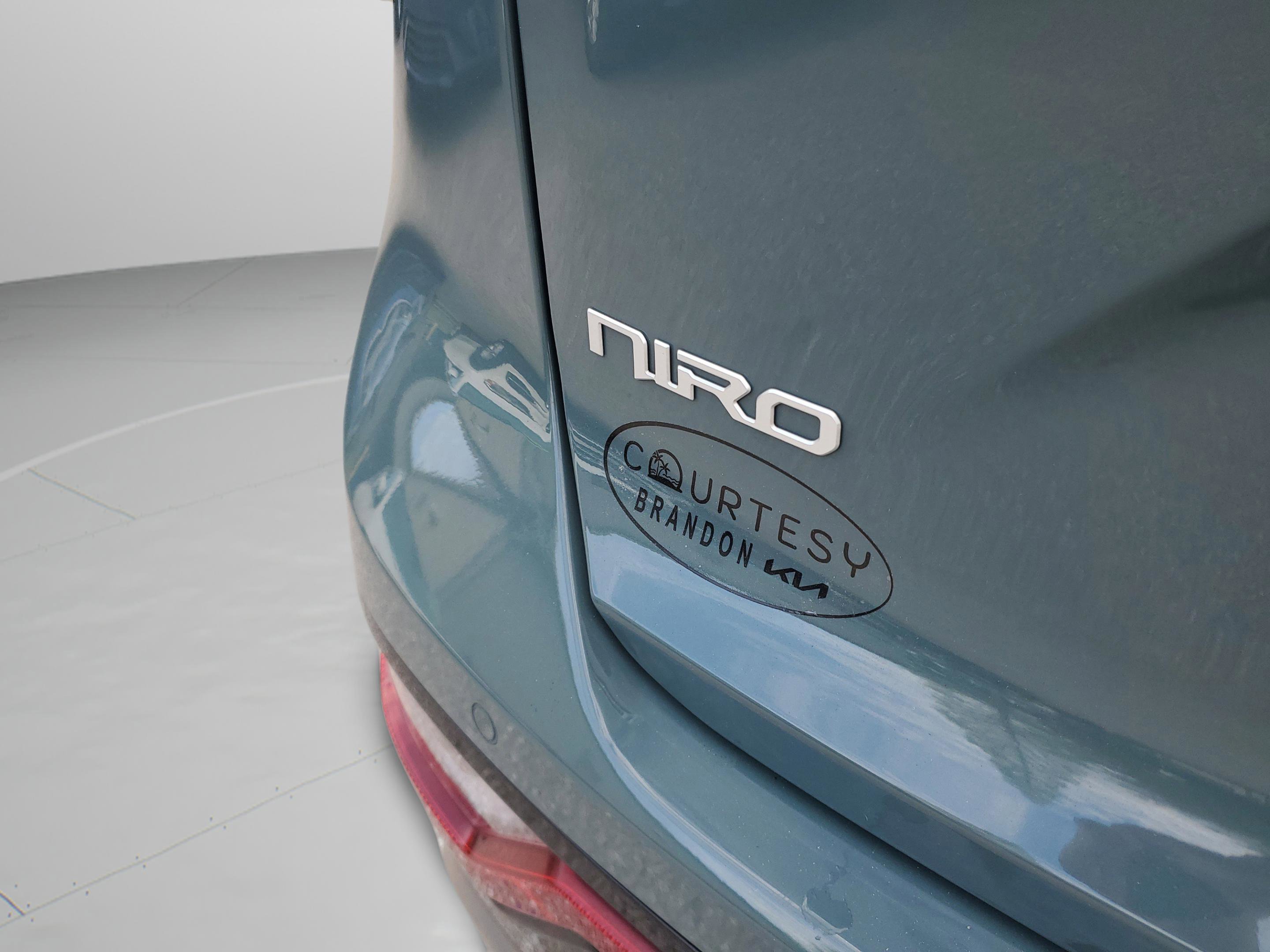 Certified 2024 Kia Niro SX Touring image 9