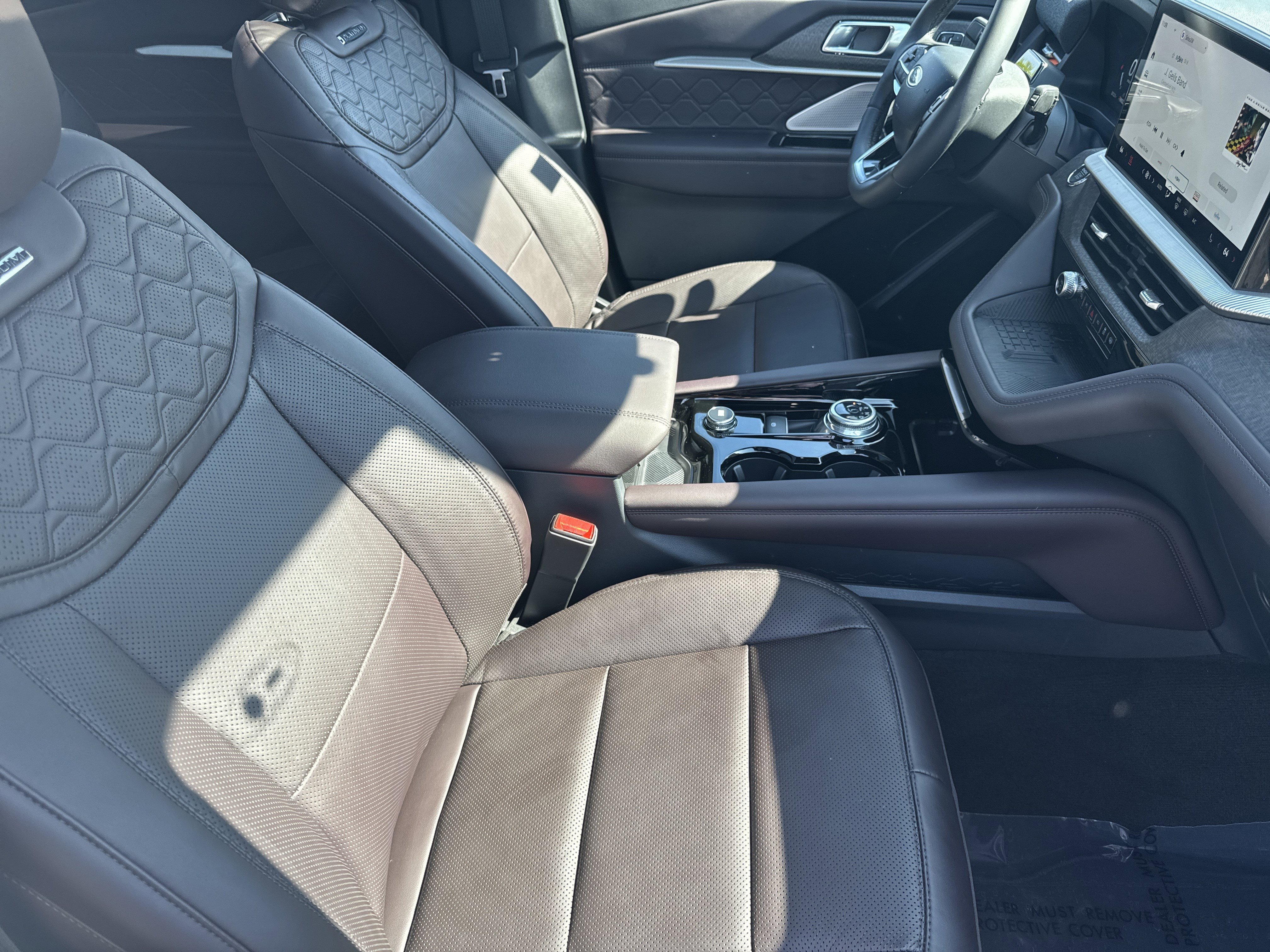 Used 2025 Ford Explorer Platinum w/ Ultimate Package image 16
