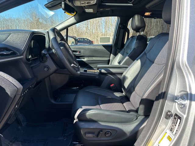 Used 2025 Toyota Sienna Platinum image 28