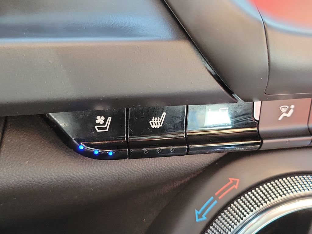 Used 2016 Chevrolet Camaro SS RWD image 11