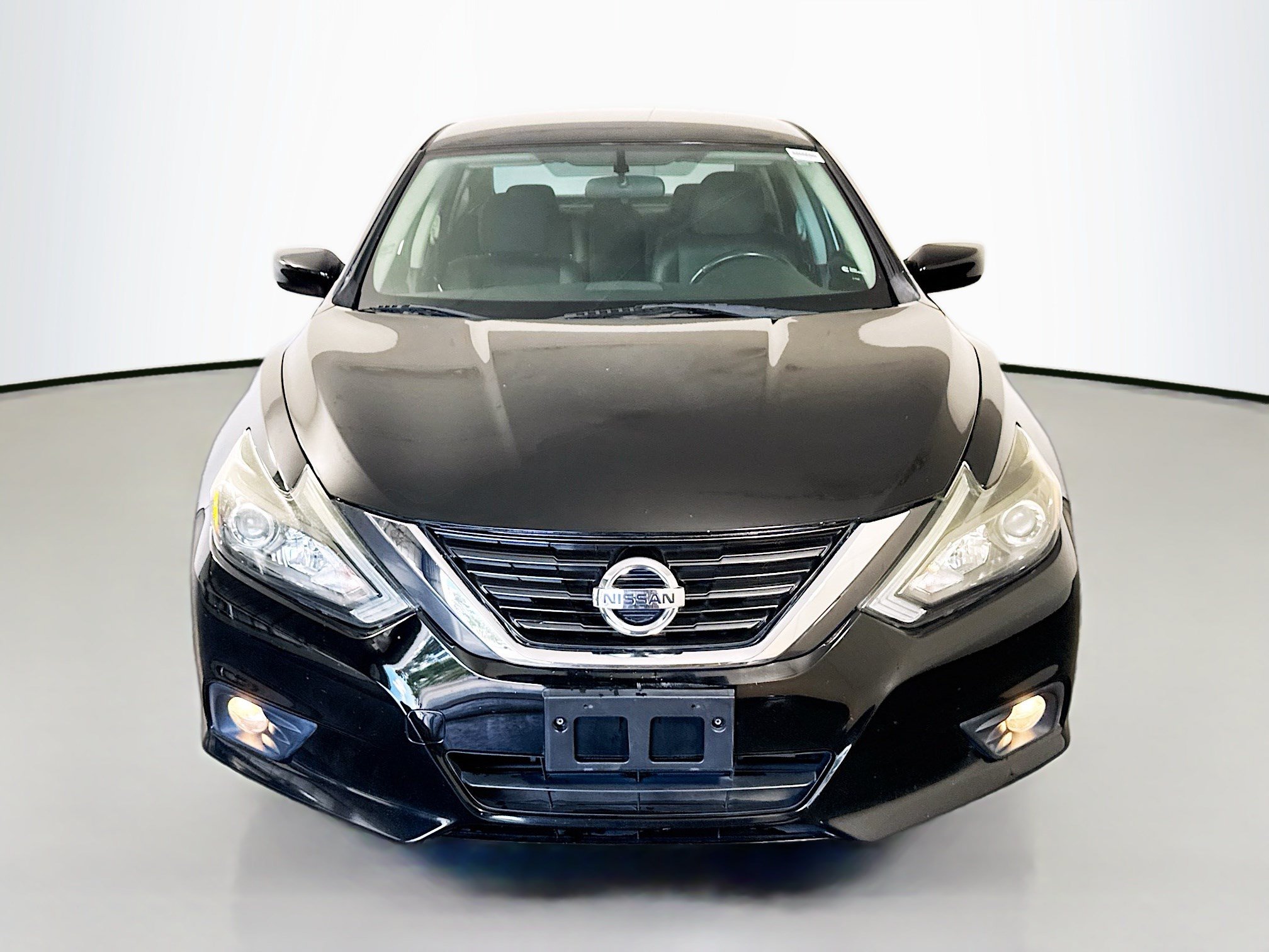 Used 2016 Nissan Altima 2.5 SR w/ Interior Lighting Package FWD image 2