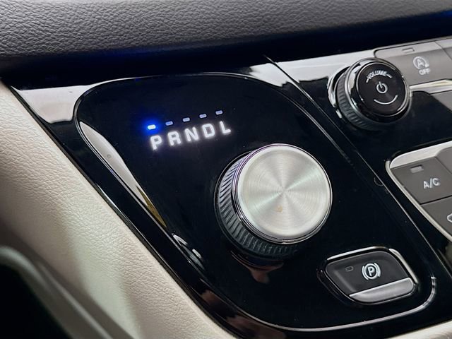 Used 2022 Chrysler Pacifica Touring-L image 16