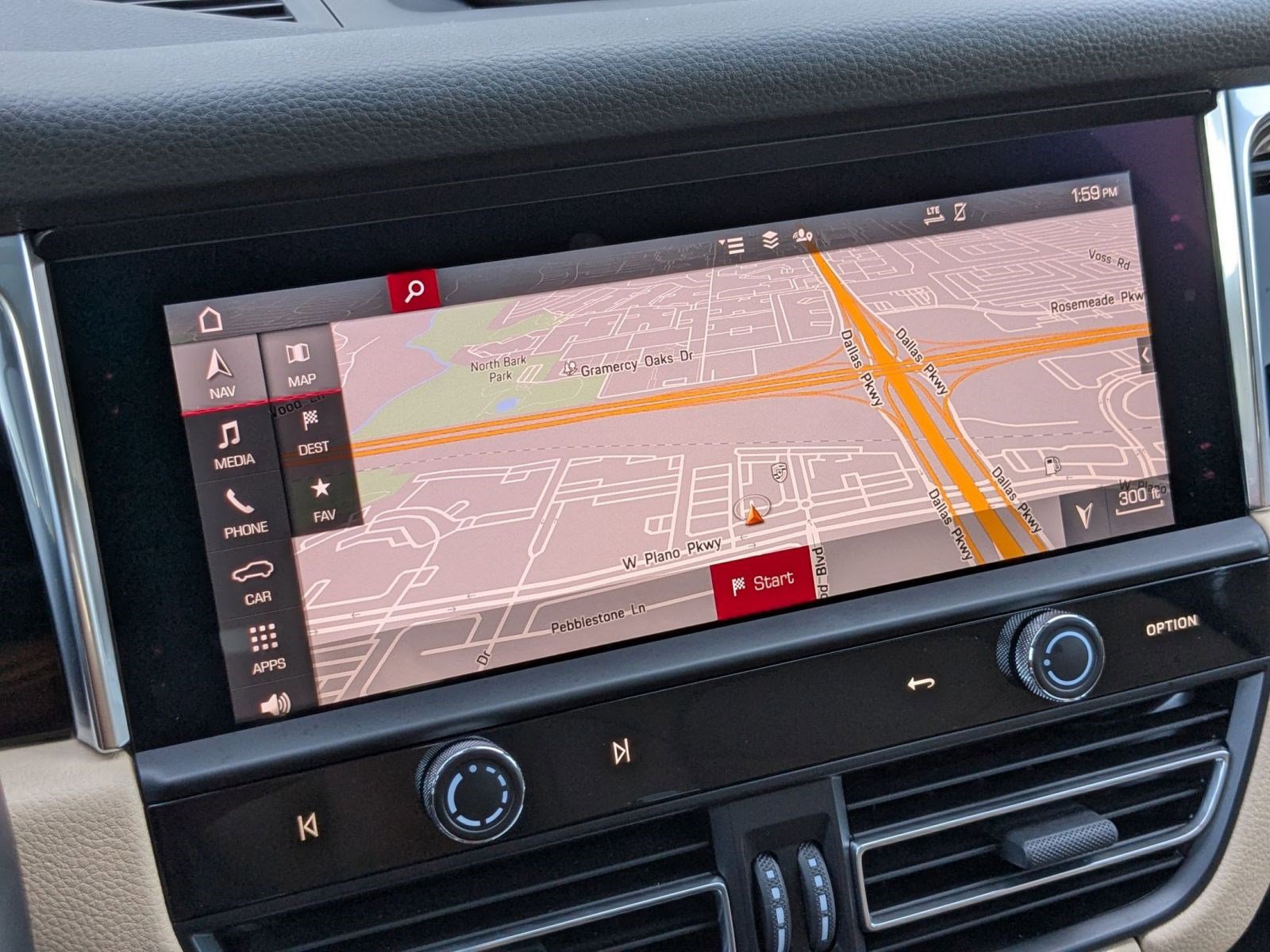 Certified 2025 Porsche Macan image 18