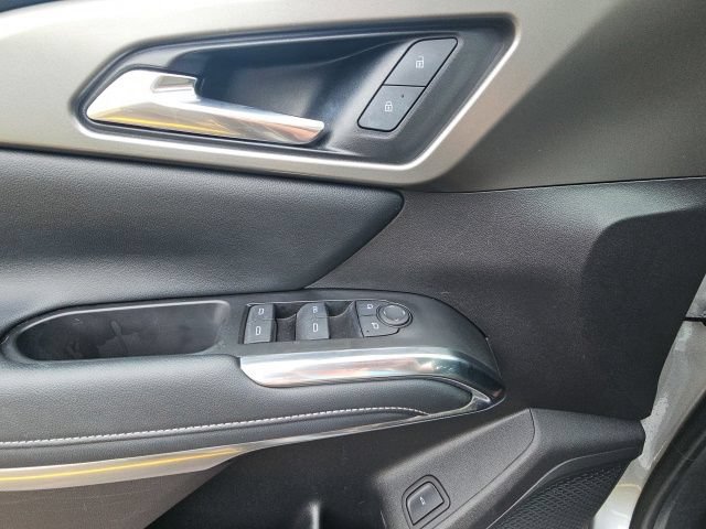 Used 2025 Chevrolet Traverse LT FWD image 27