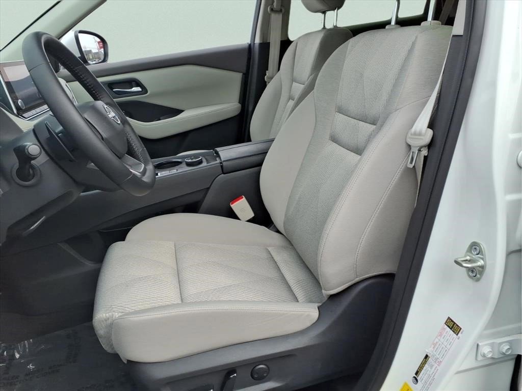 Used 2025 Nissan Rogue SV AWD/4WD image 24