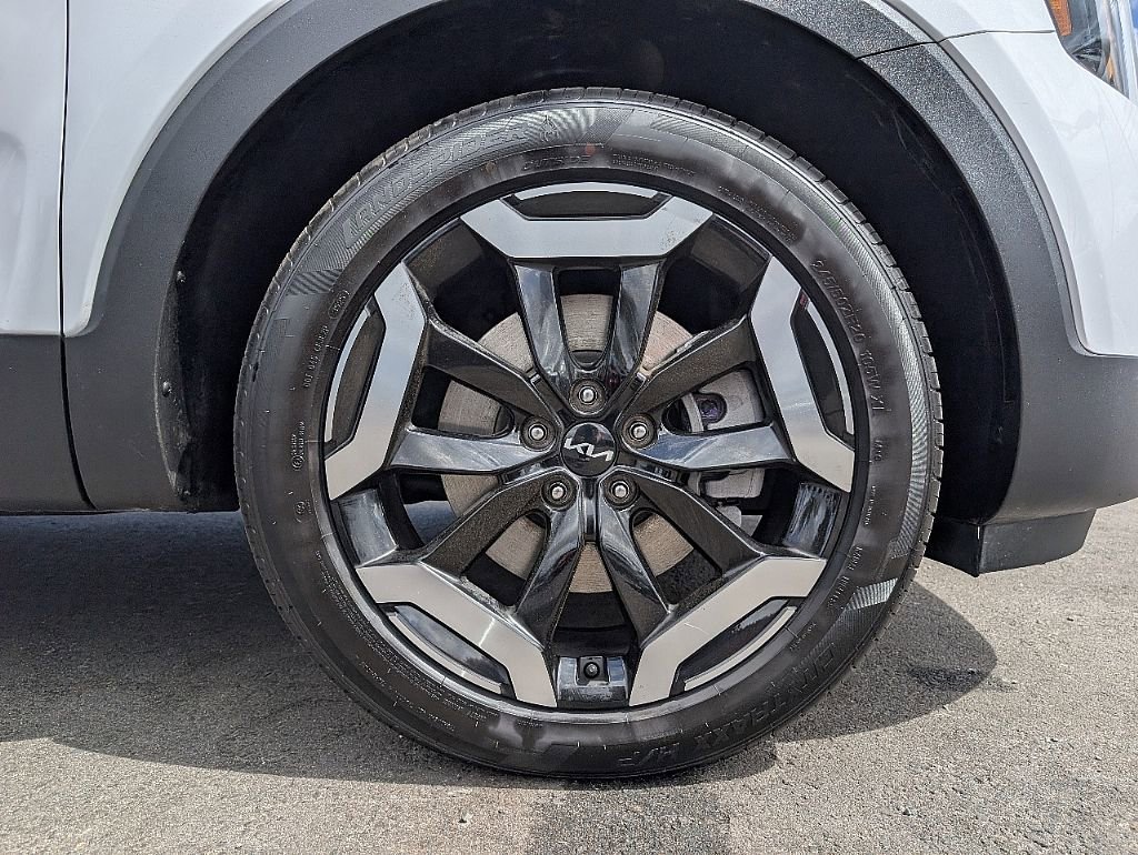 Used 2024 Kia Telluride EX image 17
