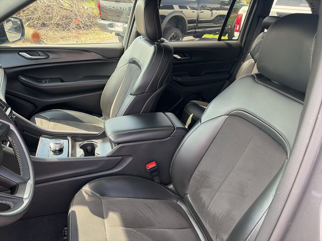 Certified 2024 Jeep Grand Cherokee Altitude image 19